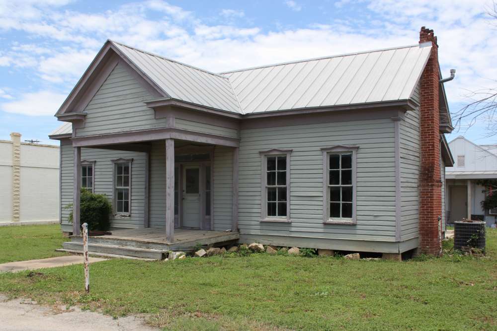 Abandoned Houses for Seniors – Benefits, Pricing, and Things to Consider